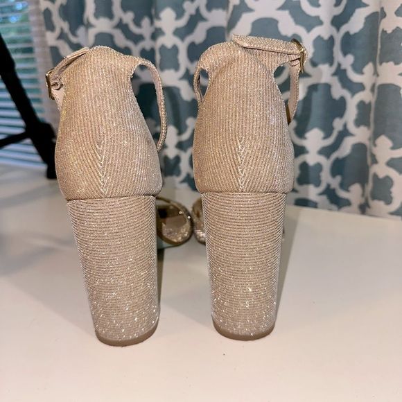 Betsey Johnson Carly Gold Block Heel - Picture 3 of 4